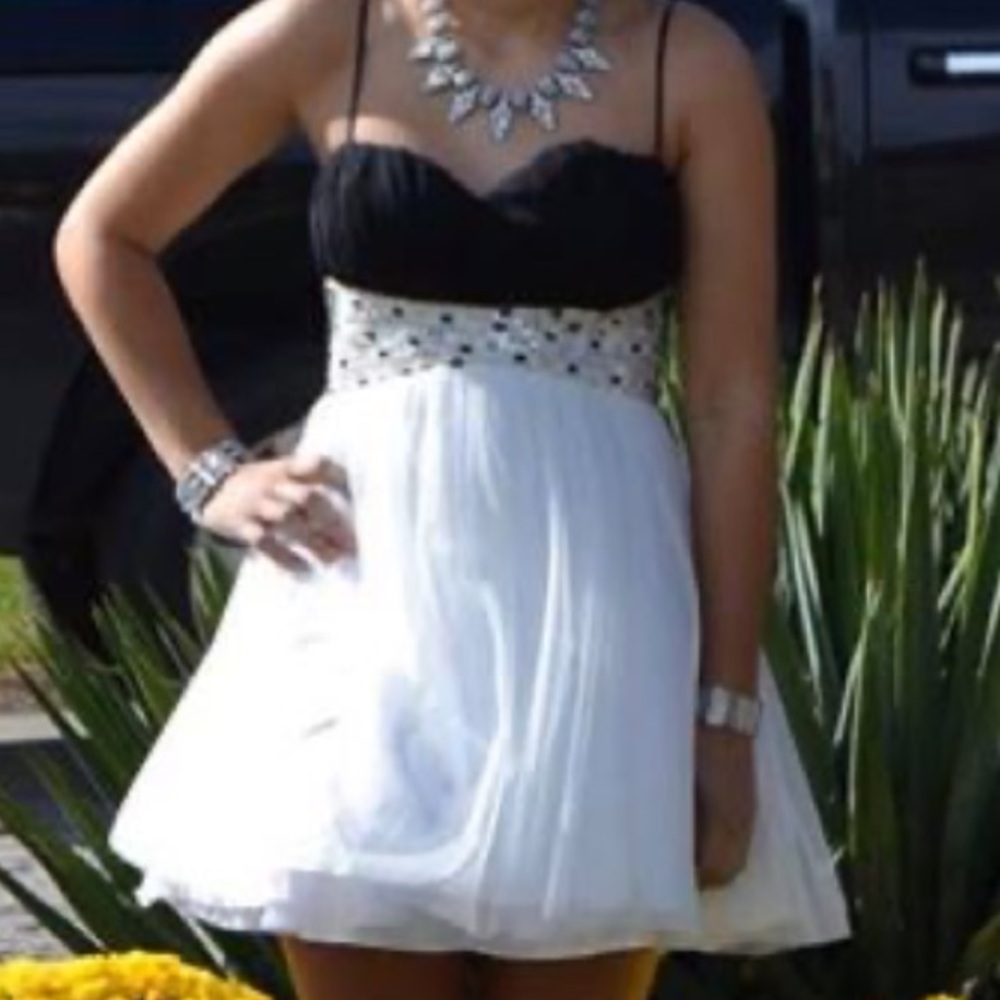 Short dresses, long sleeve, halter top.